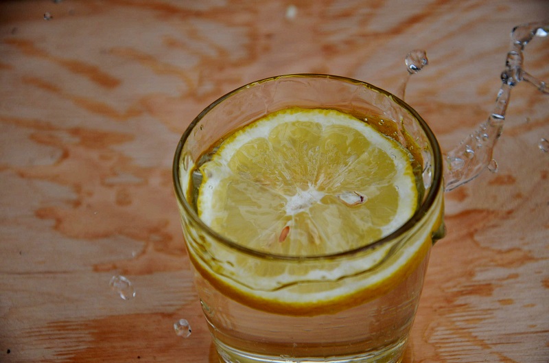 Выжми 1 лимон, смешай с 1 столовой ложкой оливкового масла. Теперь вовек меня не забудешь! Спасательный совет!
